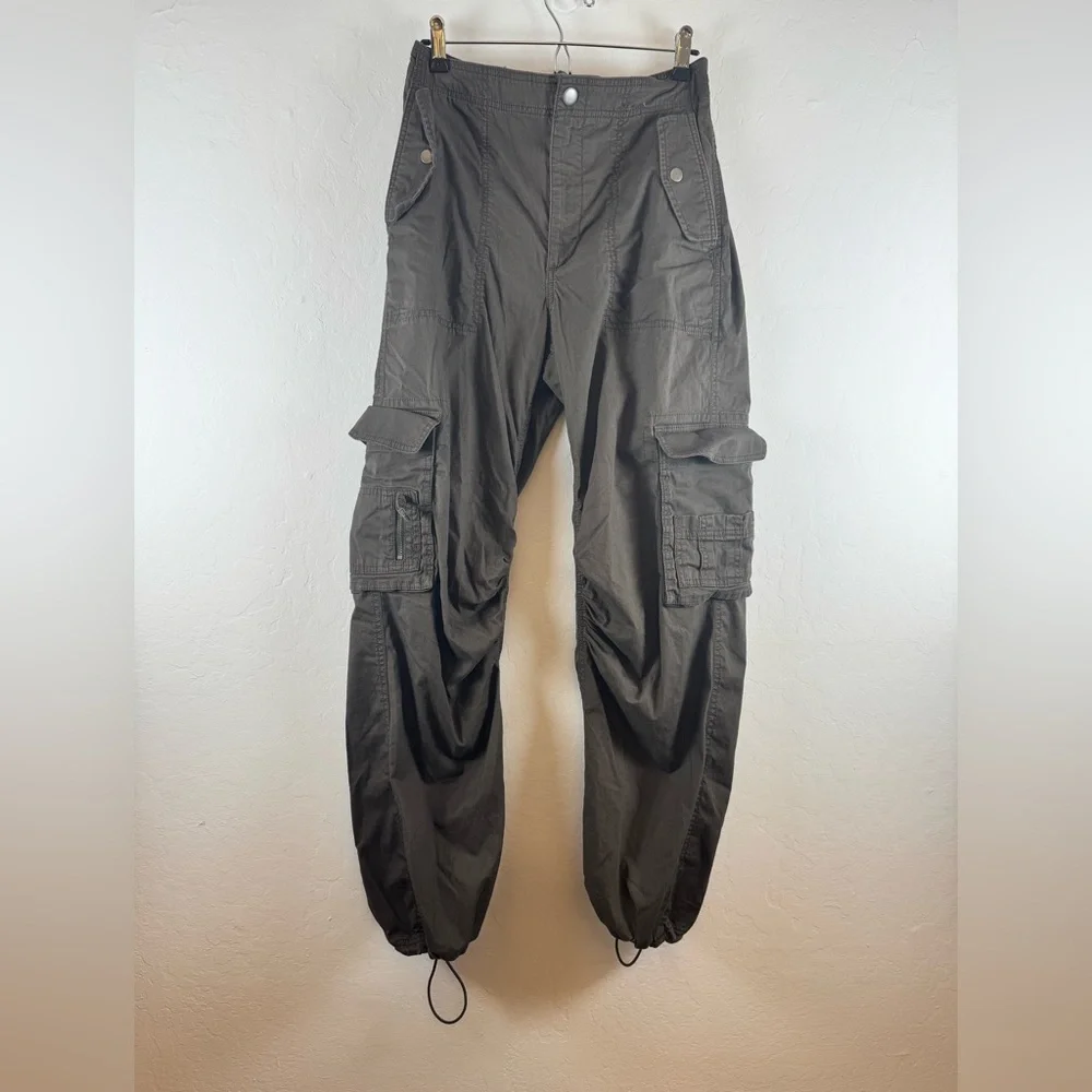 Abercrombie and Fitch Women’s cargo pants size Small - Picture 4 of 11